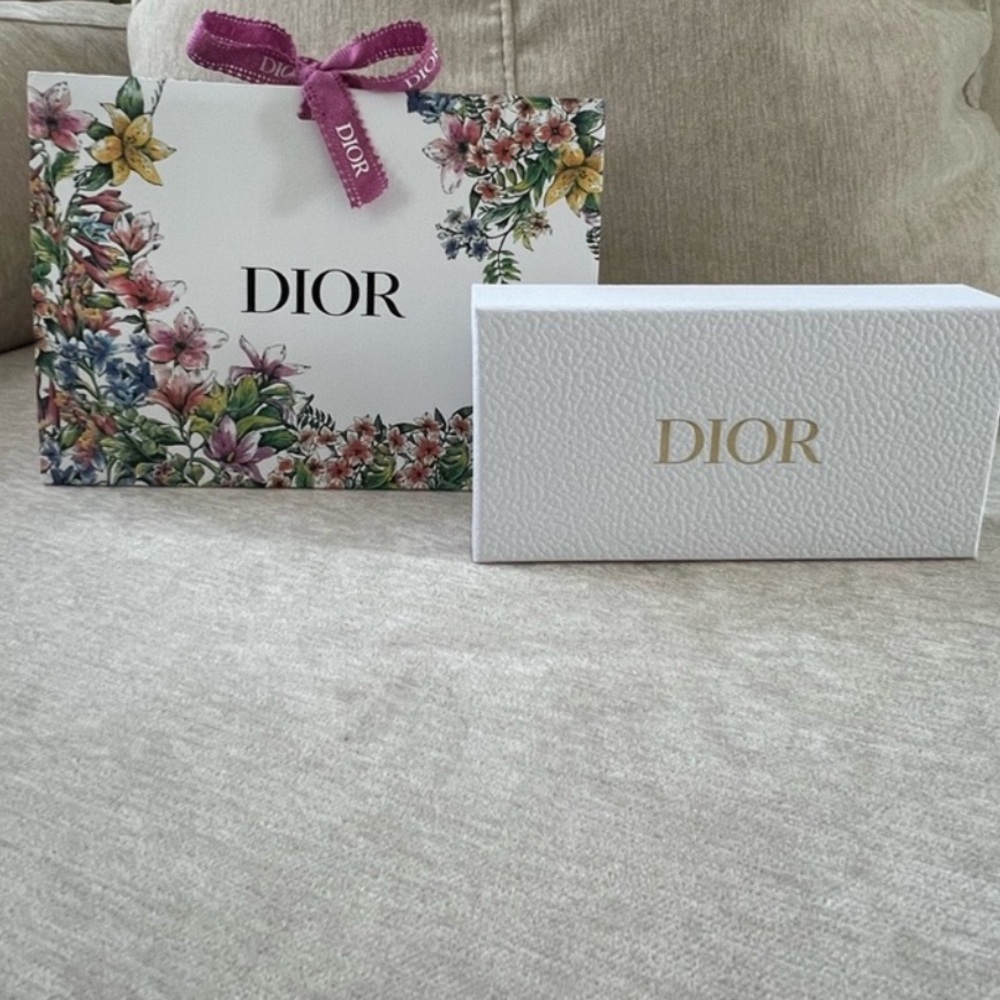 DIOR - New Rouge Dior 999 Satin, Rouge 999 Nail - Picture 6 of 6